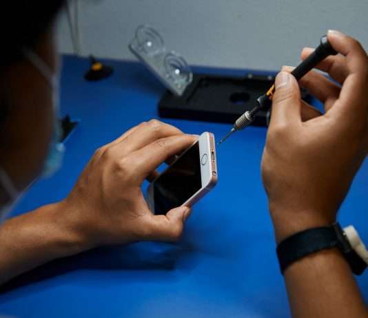 Why the right-to-repair movement is a big headache for Big Tech apple right to repair to program
